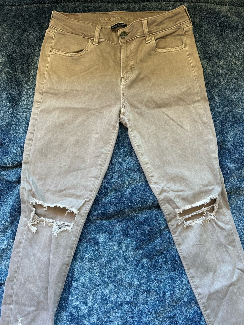 American Eagle Outfitters Straight Leg Ripped Jeans — Light Grey